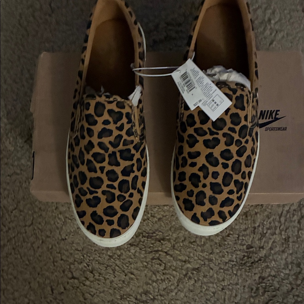 Old Navy Lady Brown Leopard Slip-On Sneakers